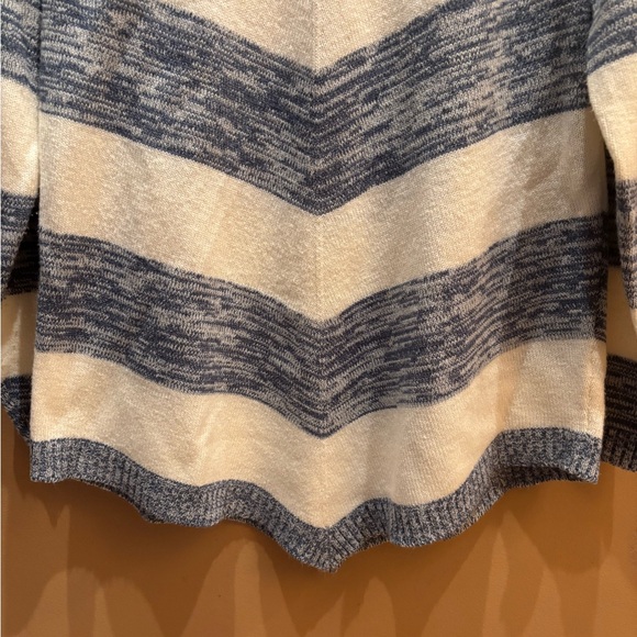 Apt. 9  blue and white long sleeve chevron striped pullover Sweater Size large - Picture 5 of 8